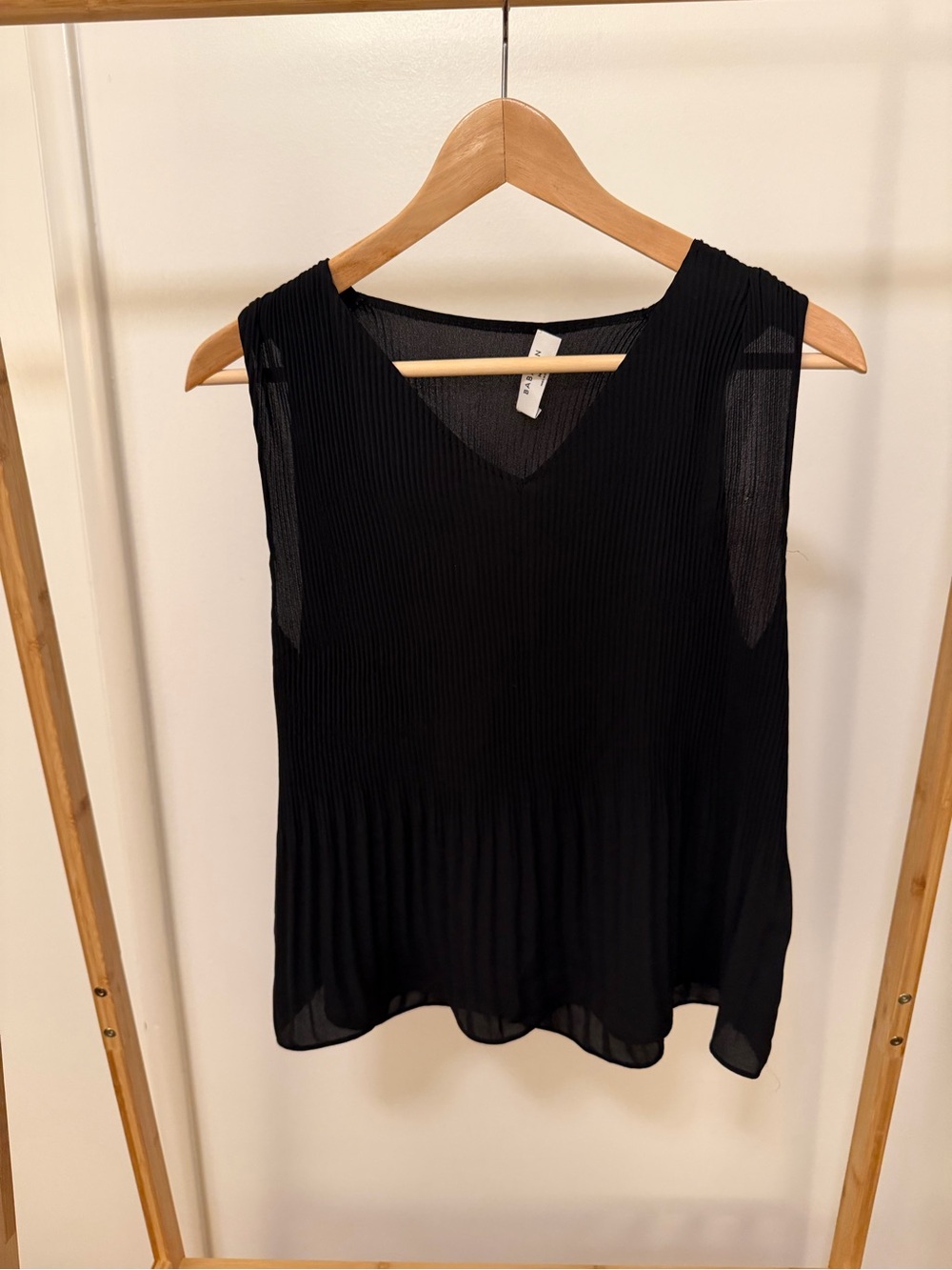 Aritzia Babaton Pleated V Neck Tank